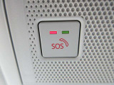 エアバッグ作動時や後突時、もしくは車内のSOSボタンを押した際に緊急通報オペレーターに連携し、救急・警察を手配します。更にオペレーターにも連携、お客様のご要望に応じてロードサービスの手配を行います。