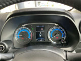 視認性の良い大型2眼式のスピード&タコメーター☆カラーディスプレイには運転をサポートするさまざまな情報を表示します☆