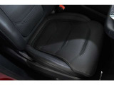 1,800万円オーバーの価格を加味してもコストパフォーマンスの高いモデル。1オーナーでシートの擦れも少なくコンディション良好でございます。