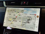 新インフォテイメントシステム「Pivi Pro」に搭載される3Dサラウンドカメラシステム。車輌AIにより車輌を含む周囲の映像を立体的に表示。よりスムーズな駐車や発進が可能となります。