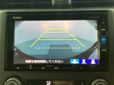 バックでの車庫入れも安心です! リアカメラが付いているバックモニター付のナビを装備しております。操作線もついており距離感も画面から確認できます。