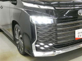 LEDヘッドライトです。デザイン性がよくとても明るいので、夜間の走行や悪天候でも安心です。しかも長寿命!