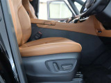 パワーシート搭載。微妙な調整が手軽にでき、ピッタリなポジションで運転することが可能です。
