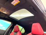 【サンルーフ】開放感たっぷりの希少装備、サンルーフが装着されています!車内に明かりを取り入れたり景色を楽しむ以外にも、車内の空気も簡単に換気できて快適です!