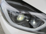 夜間走行時もLEDヘッドライトが明るく安全に前方を照らします。雨の日なども視界が良いのでストレスが軽減されますよ。対向車からも見えやすいので相手に接近を知らせることができますね。