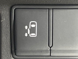 【パワースライドドア】スマートキーや運転席のスイッチでスライドドアの開閉が可能♪電動だから力を入れてドアを開ける必要が無く、小さいお子様でも、重い荷物を持っている時もラクに開け閉めできます♪
