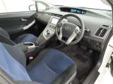 シンプルで使いやすいデザインの運転席です。