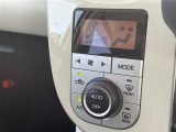 【オートエアコン】車内温度を感知して自動で温度調整をしてくれるのでいつでも快適な車内空間を創り上げます。
