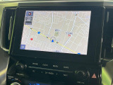 【メーカー純正ナビ】インテリアに溶け込むスタイリッシュな「専用設計」メーカーナビを装備♪視認性や操作性など基本性能にも優れ、より上質なカーライフをお楽しみいただけます。