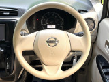 インテリアに合わせたデザインのステアリングは、運転される方のことも考え、運転しやすい形状、大きさです。是非一度、実際に触ってお確かめください。