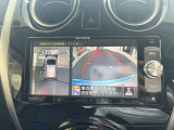全方位カメラを装備!四方のカメラでまるで上から見たような画像で駐車をサポートします。バックカメラもガイドライン付です。安全のため、目視も忘れずに。。