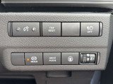 運転席周りの操作スイッチです!充電や安全装備に関する機能を操作できます!