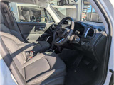 運転席になります。運転席のみ8ウェイパワーシートになっております。