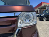 ヘッドライトはくもりも少なく、点灯状態も良好です。