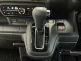 オートマチックシフトレバーは、手になじみ操作しやすい形状で安全運転にもつながります♪