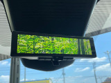 【インテリジェントルームミラー】後席の大きな荷物や同乗者で後方が確認しづらい時でも安心!カメラが撮影した車両後方の映像をルームミラー内に表示。クリアな視界で状況の確認が可能です!