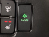 ★ECONスイッチ★ エコドライブを加速しよう!スイッチをONにすると、運転の仕方によるロスを抑え込み燃費をよくするようクルマが頑張ります(*^ー^*)燃費向上にチャレンジ♪