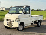 車両の品質管理は室内展示場を完備しておりますので、品質を保った状態の車両をご覧いただけます。