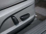 運転席パワーシート装備です。