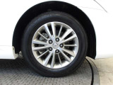 純正16インチアルミ!タイヤサイズは215/60R16です