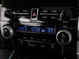 ★使いやすさや安全性を追求したステアリング周り!高級車ゆえにスイッチ類が多いのも特徴ですね!考え尽くされた配置ですぐに使いこなす事が出来ますのでご安心下さい!是非、体感してみて下さい!!