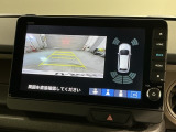 リバースギアに入れるだけで後方の表示へ切り替わります。夜間や雨の日の駐車も楽になりますよ。
