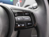 ◆アダプティブクルーズコントロール◆予め設定した車速内でクルマが自動的に加減速。前走車との適切な車間距離を維持しながら追従走行します。【LKAS】車線維持支援システムでステアリング操作を支援。