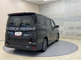 全車1年間の走行距離無制限のロングラン保証付きです。また、さらに安心をお求めの方には1年〜2年の保証延長ができる「ロングラン&alpha;保証」(有償)もお選びいただけます。