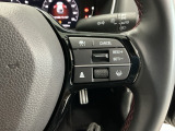 【アダプティブ・クルーズ・コントロール】予め設定した車速内でクルマが自動的に加減速。 前走車との適切な車間距離を維持しながら追従走行し、高速道路でのドライバーの疲労を軽減してくれる嬉しい機能付♪