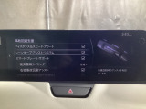 ハンドル操作をアシストすることにより車線からの逸脱回避を支援します。