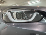 LEDヘッドライトは、点灯の瞬間から最大光量を発揮し、突然暗くなるトンネルなどでの安定感を高めます。