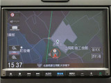 純正8インチベーシックインターナビ(VXM-205VFEi)&バックカメラが装備されているので、普段の使い勝手もロングドライブも快適です。