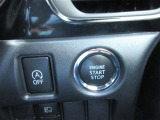 プッシュスタートのボタンがとても運転席から見やすい位置にあります。ドライバーから見えにくいところにあるクルマが多いんですよね。それだけでイライラしちゃう。このクルマなら解決です!