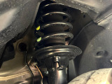 お車を安心してお乗りいただく為には、足回りの定期点検が欠かせません。サービスサポート(有償保証)では無料点検もご提供しており、安心のカーライフをお過ごしいただけるサポート体制が整っています。