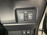 リアドアは乗り降りに便利な両側電動スライドドアです。また運転席に座っていながらスイッチ操作で自在にスライドドアを開け閉めできます。