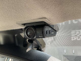 【ドライブレコーダー/車室内】車室内カメラによる車内および車側面の撮影記録が駐車時の安心を高めるとともに、走行中の幅寄せ対策や後方撮影(リヤガラス越し)にも対応しています。