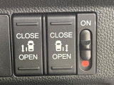 【両側パワースライドドア】スマートキーや運転席のスイッチで後席両側スライドドアの開閉が可能♪電動だから力を入れてドアを開ける必要が無く、小さなお子様でも簡単に開け閉めでき快適です♪
