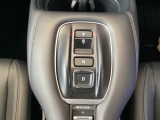 ワンアクションでスムーズな運転を支援する、エレクトリックギアセレクターに、パーキングブレーキは、電子制御パーキングブレーキです。