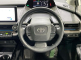 【純正革巻きステアリング】上質な革を使用することで、手にしっかり馴染みとても運転しやすいハンドルです♪