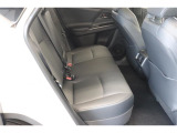 後席シートは分割可倒式。乗せる荷物や乗車人数に合わせて片側ずつ倒すことが出来ます。