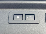 【パワーバックドア】スマートキーや運転席のボタンを押すだけでリアゲートが自動で開閉します!荷物を持っている時や、高い位置にあるバックドアを閉める際に便利な機能です♪