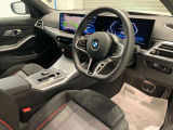 BMWの運転席はドライバーオリエンテッドという構造を採用。ドライバー目線の操作がしやすい設計になっており、ドライブ中にも目線の移動が少なく運転中にも簡単に操作ができます。
