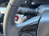 運転席手元でシフトダウンアップが可能なパドルシフトを装備