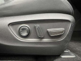 パワーシート搭載。微妙な調整が手軽にでき、最適なポジションで運転することが可能です。