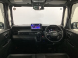 【前方視界】開放的な前方視界!運転がしやすく疲れにくいです♪窓が大きく、見通しがとっても良いおクルマですよ♪