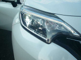 LEDヘッドライト装備。暗い道や、天候の悪い日でも視界良く運転できます。