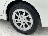タイヤサイズは205/60R16!純正アルミホイール!残り溝は6ミリ程度です!