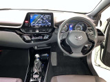 見通しのよいすっきりとした視界で、誰でも運転しやすいです。運転のしやすさは疲れにくさにも繋がりますよ♪