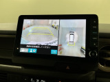 リバースギアに入れるだけで後方の表示へ切り替わります。夜間や雨の日の駐車も楽になりますよ。
