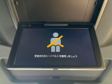 【後席モニター】家族や友人とお出かけする機会が多い方に大人気の後席モニターを装備!見やすい位置に画面がありテレビやDVDの視聴も快適!友達もお子様も、後席にしか乗らなくなるかも??